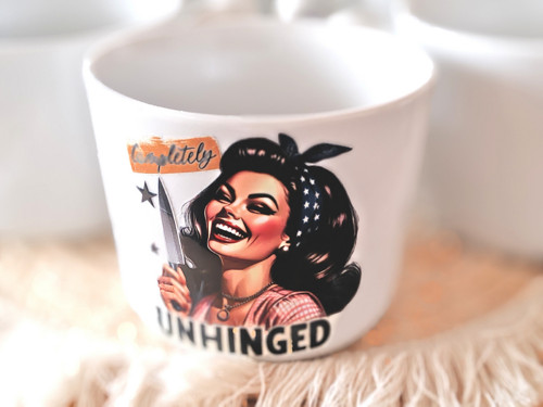 Porcelánová limitka "Completely Unhinged" –