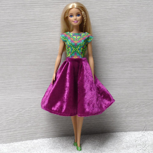 Barevné šatičky pro Barbie