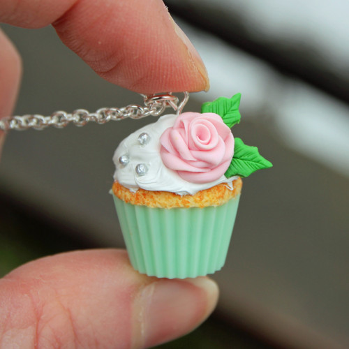 Mint cupcake s růžičkou