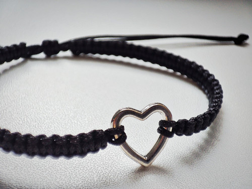 Macramé náramek SRDÍČKO