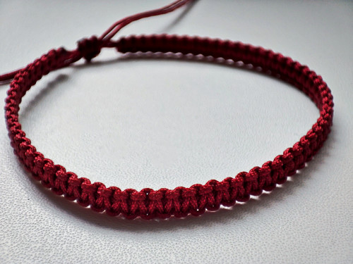 Macramé náramek červený