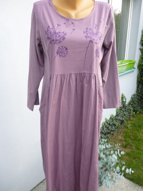 Purpurová s tmavě fialovými pampeliškami
