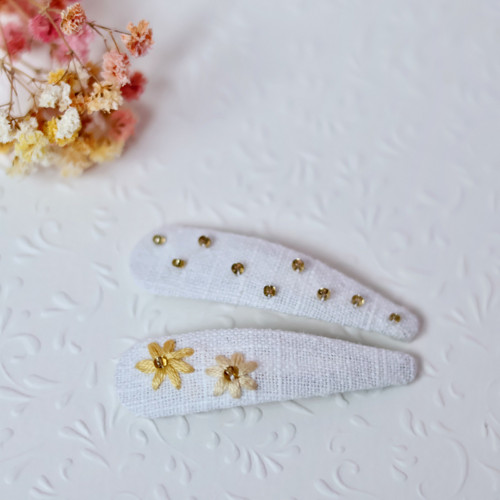 Set vyšívaných sponek - White