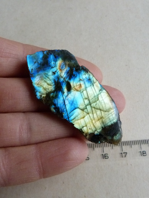 Labradorit nábrus - 5,7 cm — foto 1