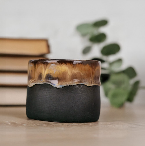 125(b) Drippy Caramel Black Rim - oválný