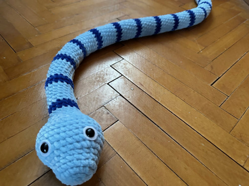 Háčkovaný had modrý