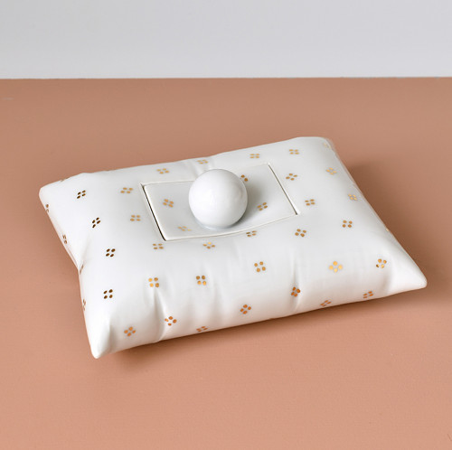 Peřinková dóza z porcelánu