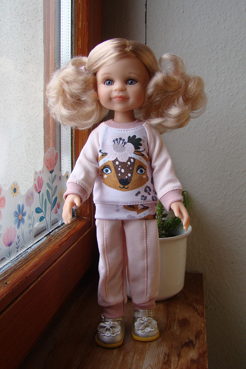 Paola Reina 32 cm - souprava mikina a tepláčky