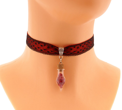 Obojek krajkový choker s přívěškem lahvičky