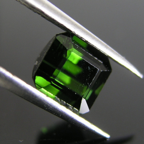 Přírodní zelený Turmalín, 1,75 ct., 6,8x6,3x4,6 mm