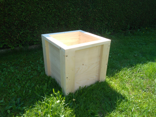 Vyvýšený bylinkový záhon ze smrku – masiv 50x50 cm