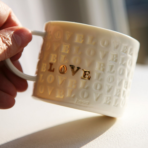 Hrníček LOVE prosvítavý 200ml porcelán, zlato