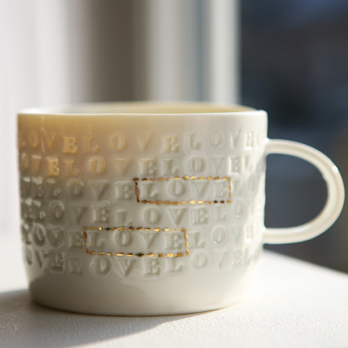 Hrníček LOVE prosvítavý 350ml porcelán, zlato