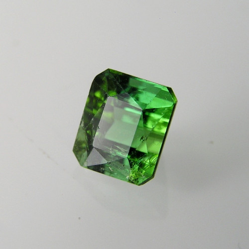Přírodní zelený Turmalín, 1,21 ct., 6,0x5,2x4,5 mm
