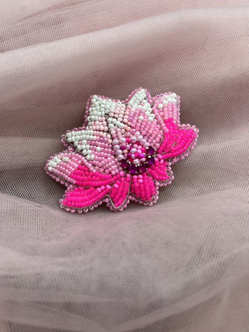 Korálková brož Lotos Pink
