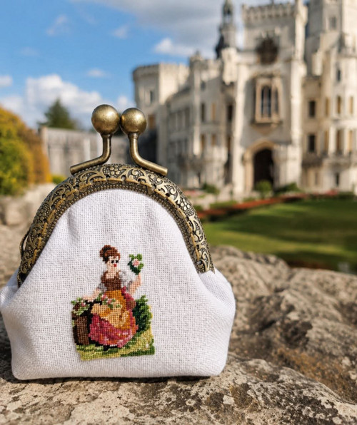 Ručně vyšívaná mincovka petit point – Dívka s růží