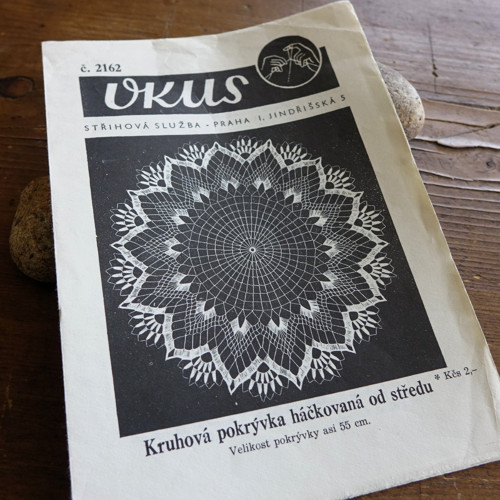 VKUS 2162 ... háčkovaná dečka — foto 1