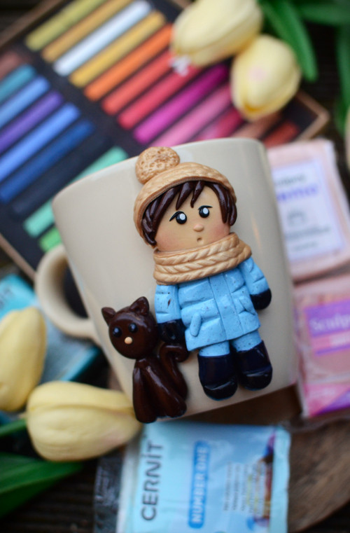 FIMO hrníček s chlapečkem a kočičkou – 300 ml