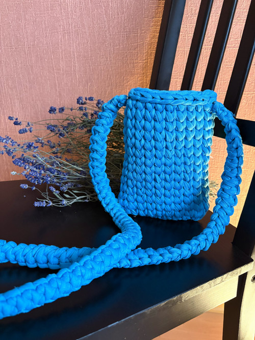 Háčkovaná crossbody kabelka