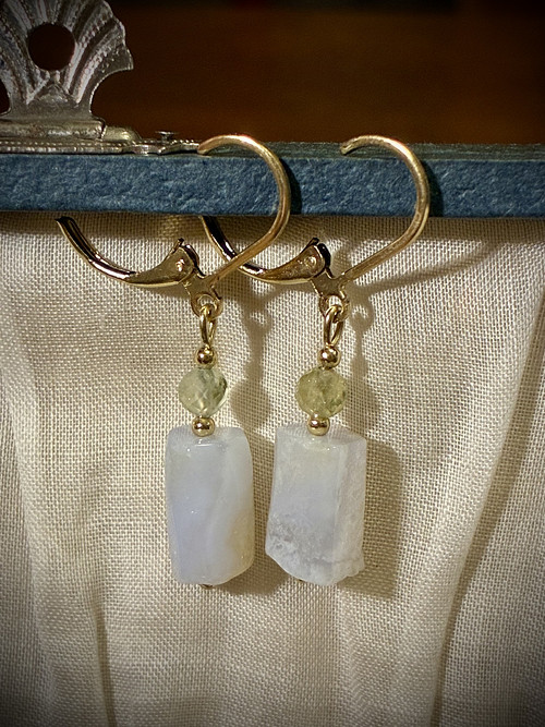 Náušnice chalcedon, prehnit, zlac. chirurg. ocel