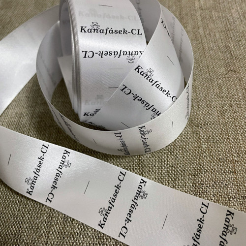 Textilní etiketa saténová 30 x 40 mm bílá - 30ks