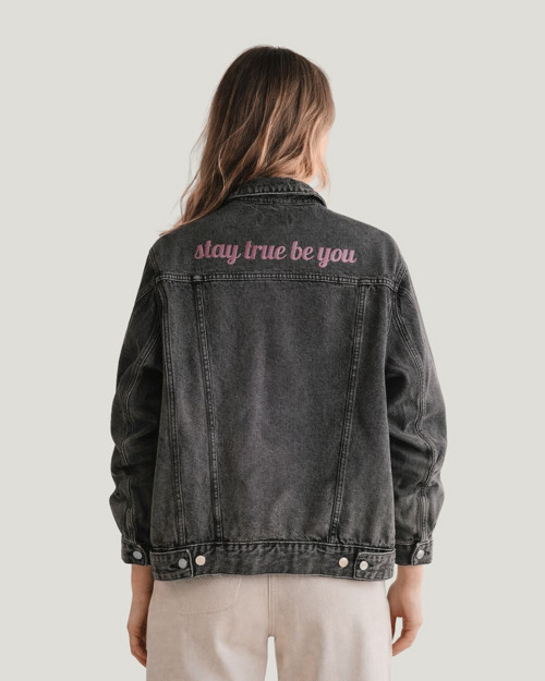Dámská džínová bunda s výšivkou Stay True Be You