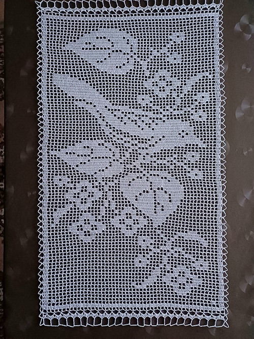 Háčkovaný obdélník 34x62 cm
