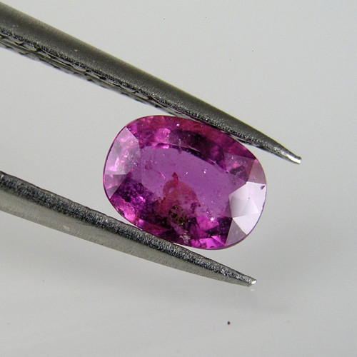 Růžově fialový Safír, 0,94 ct.; 7,0x5,0x2,5 mm