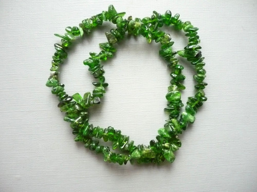 Minerální zlomky 20 cm - chromdiopsid