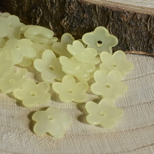 .Akrylový květ 12,5x13x2,5 mm - žlutý