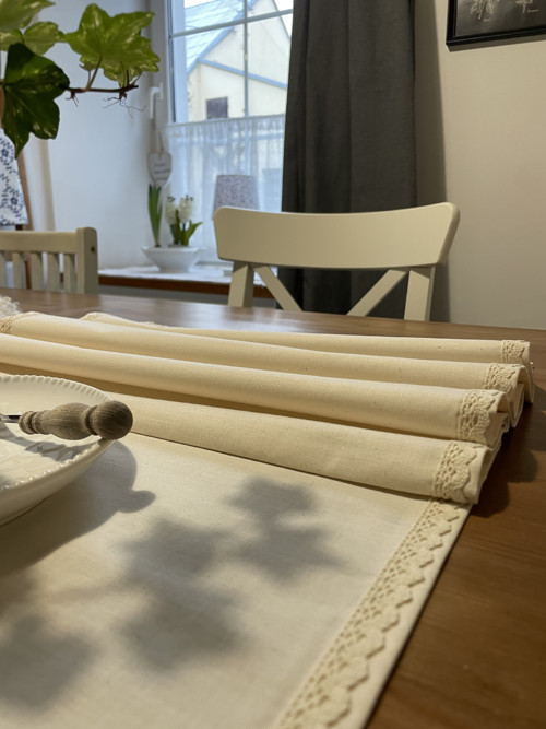 Bavlněný běhoun s paličkovanou krajkou – 42 x 142
