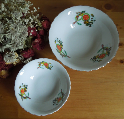 Sada dvou porcelánových značených misek