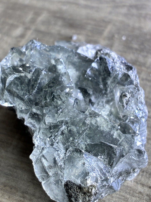 FLUORIT KUBICKÝ- GLASS, Hunan Čína 27 gr.