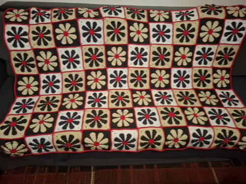 Háčkovaný patchwork kytkový