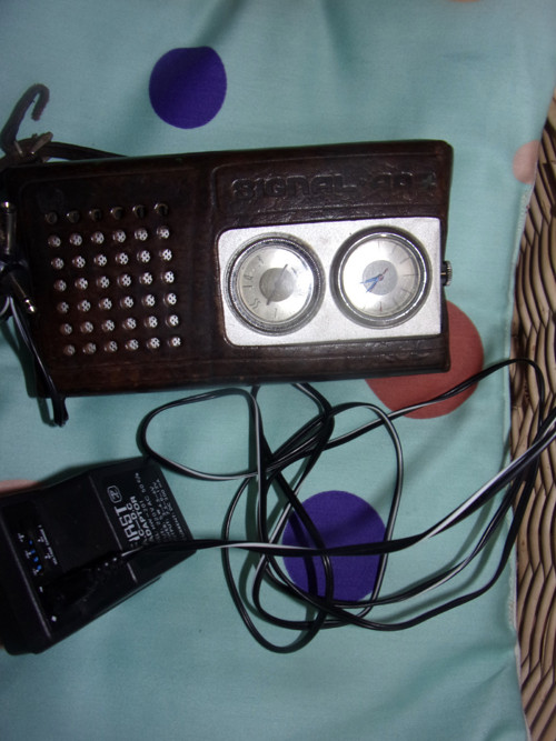 Retro rádio v koženém obalu.