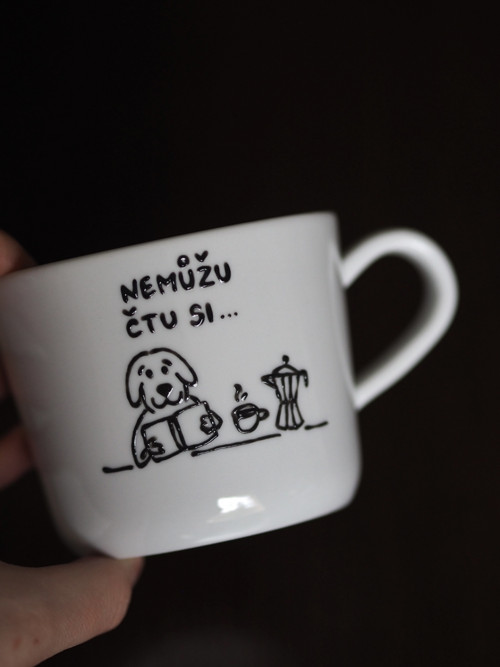 Malovaný hrníček NEMŮŽU ČTU SI