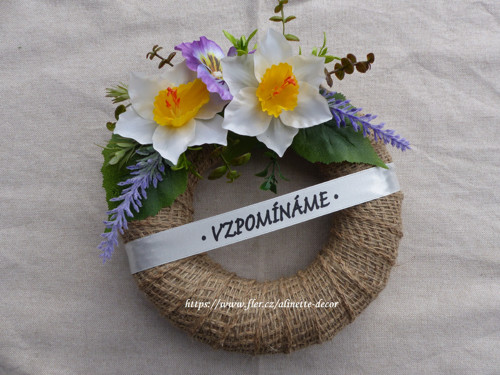 Jutový věneček jarní s narciskama / pr. 20cm