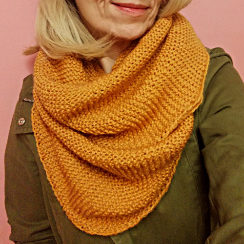 Kruhová šála hořčicová