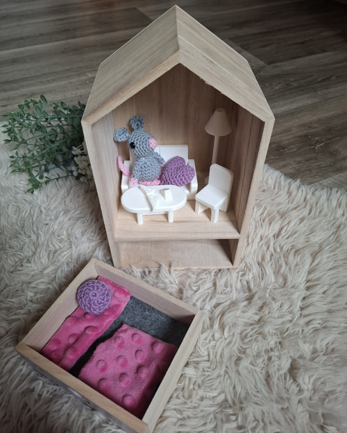 Myška Klárka s domečkem