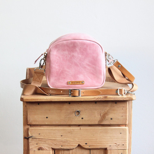 Kožená crossbody kabelka Pink