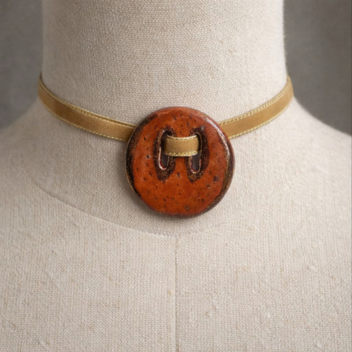 Ručně vyráběná keramická korálka pro choker