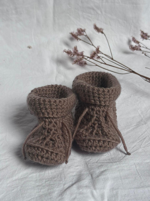 Háčkované merino botičky - latte/cappuccino