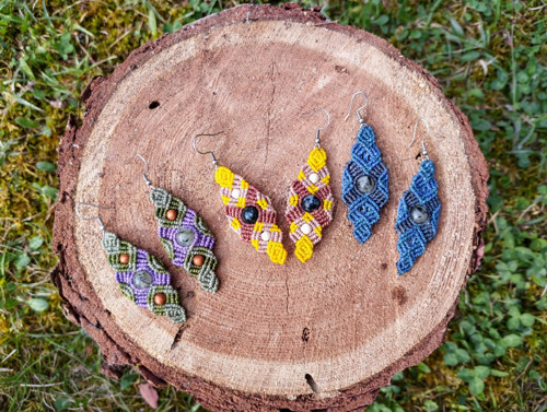 Originální macramé náušnice s korálkem — foto 1