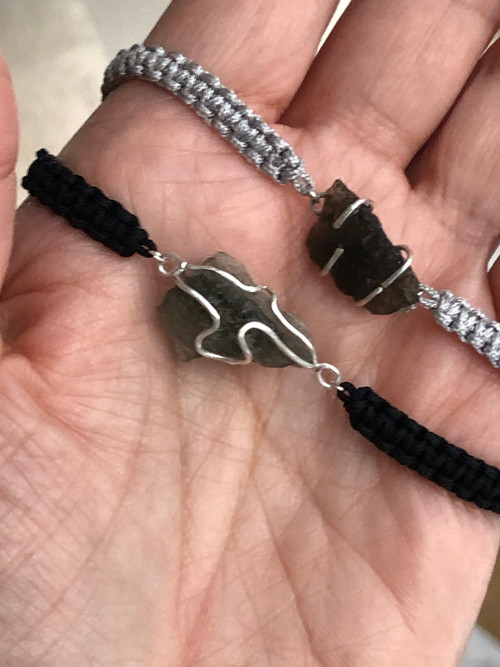 Stahovací náramek s vltavínem, Ag925, macrame, BS