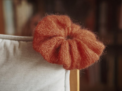 Pletená scrunchie - gumička do vlasů — foto 1