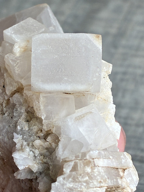 BARYT BÍLÝ- výstavní minerál, Guizhou Čína 56 gr.