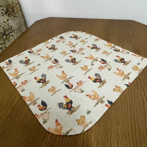 Středový ubrus 50×50 cm - slepice a kohouti