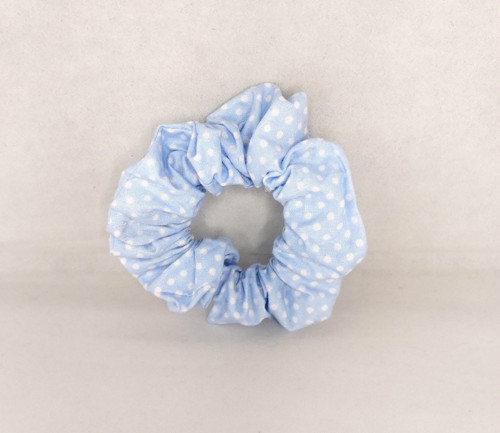 Scrunchie - světle modrá látková gumička do vlasů