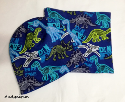 ČEPICE,NÁKRČNÍKY - dino na modré