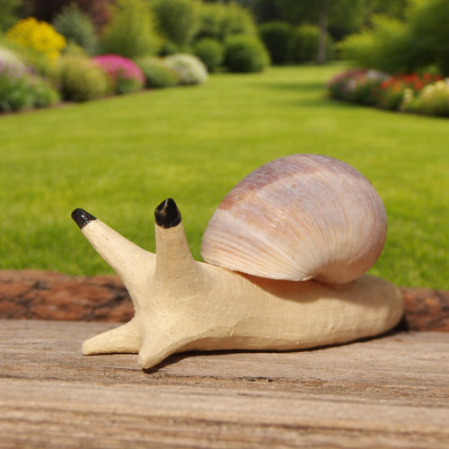 Keramický hlemýžď s přírodní ulitou, 6-8 cm